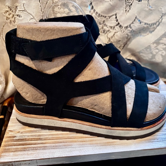 Merrill Women's Black Strappy Sandals sz5 - Picture 2 of 8